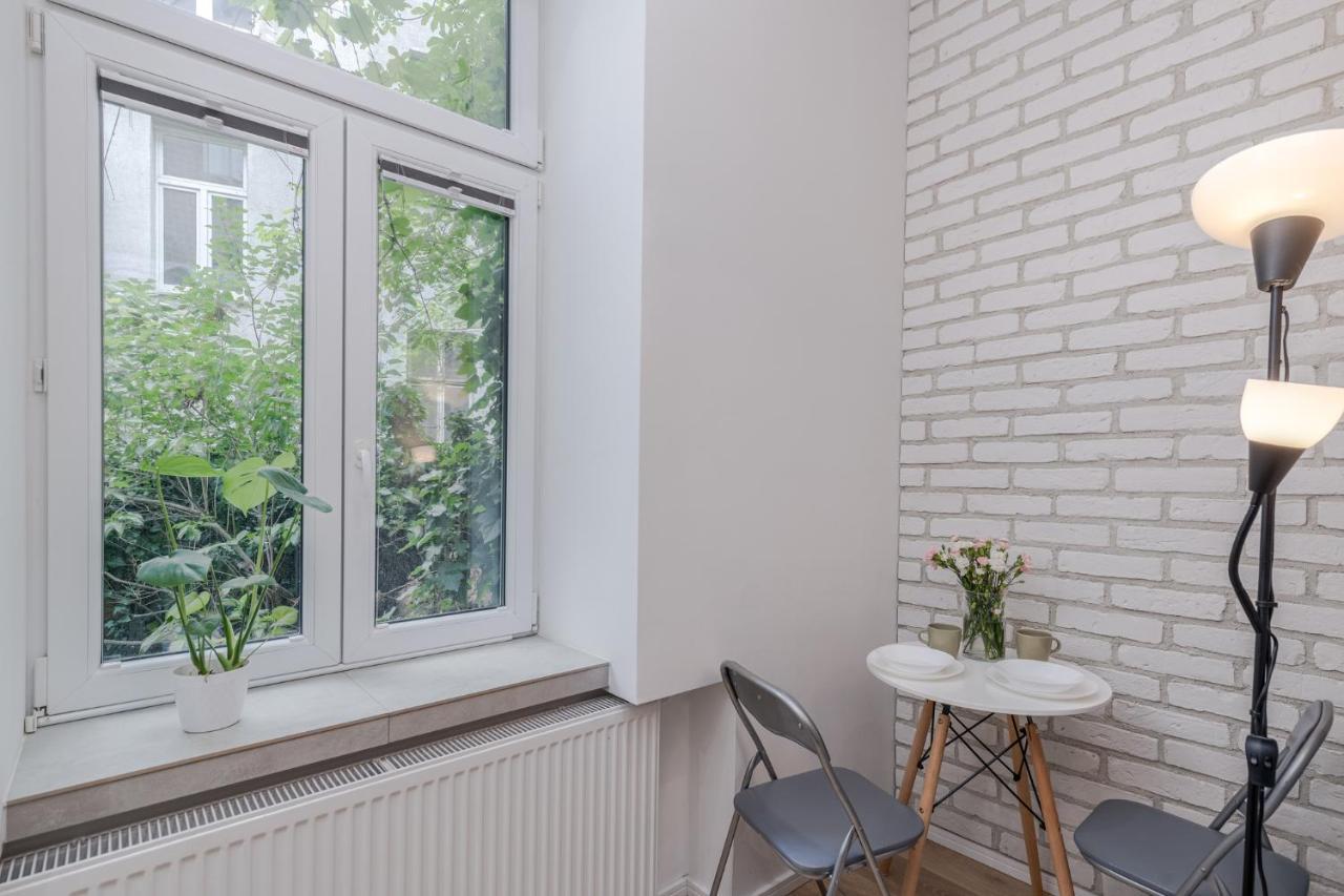 Parkside Fresh Apartments - Old Town Guesthouse - By Upstairs Krakow Exterior photo